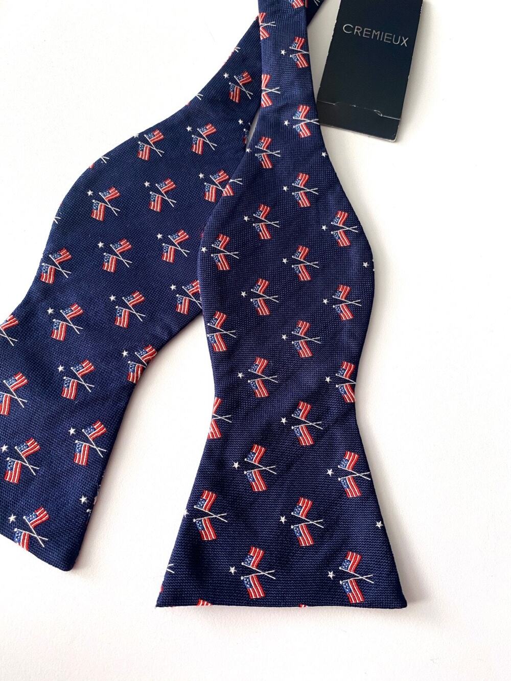 Daniel Cremieux Bow Tie Nwt 100% Silk Navy Blue w/ Flags Bowtie